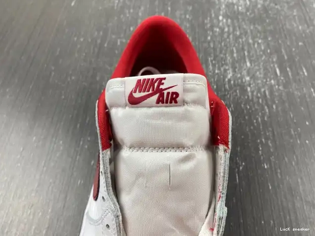 Reps LUCY Red Varsity Low 705329-101 Retro White Jordan 1 0408